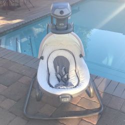 In Great condition For Your Baby.  Swing With Canopy, Music, Sounds And Vibrations 