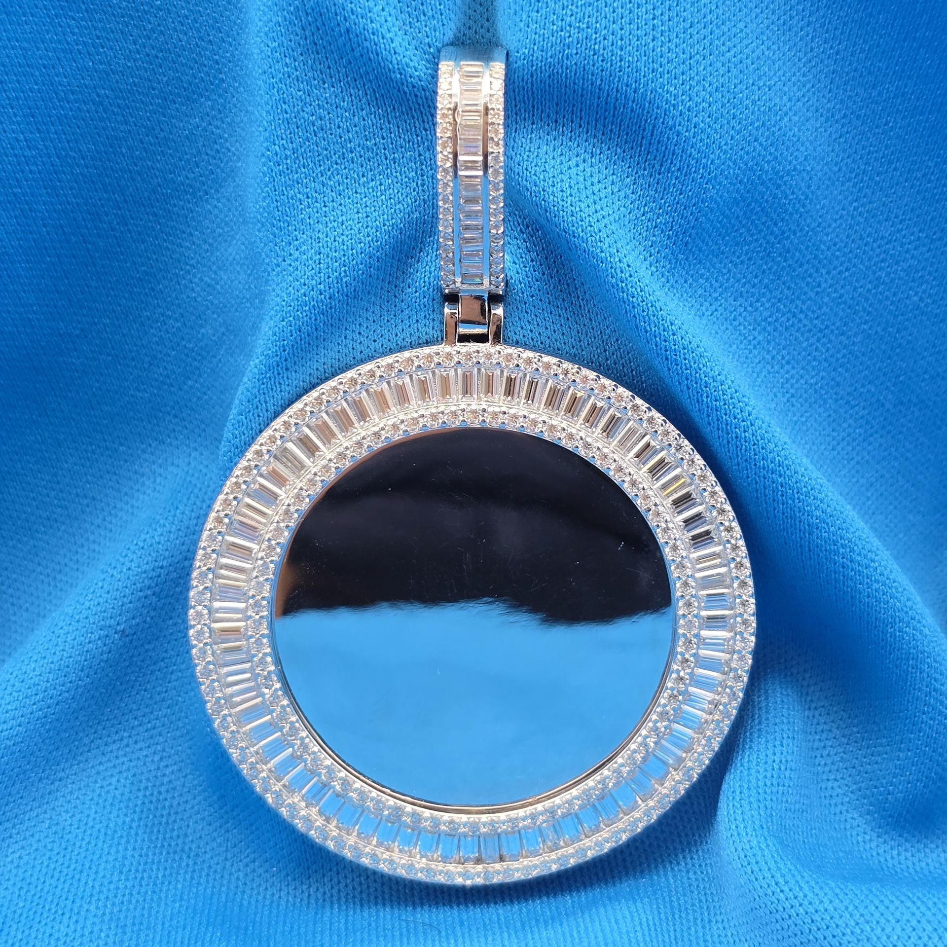 Moissanite 9.28 ctw Circle Mirror Pendant