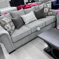 Beautiful And Comfortable Sofa Set 🔥🔥🔥