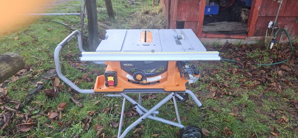 RIDGID R4510 10" Table Saw w/ Folding Stand