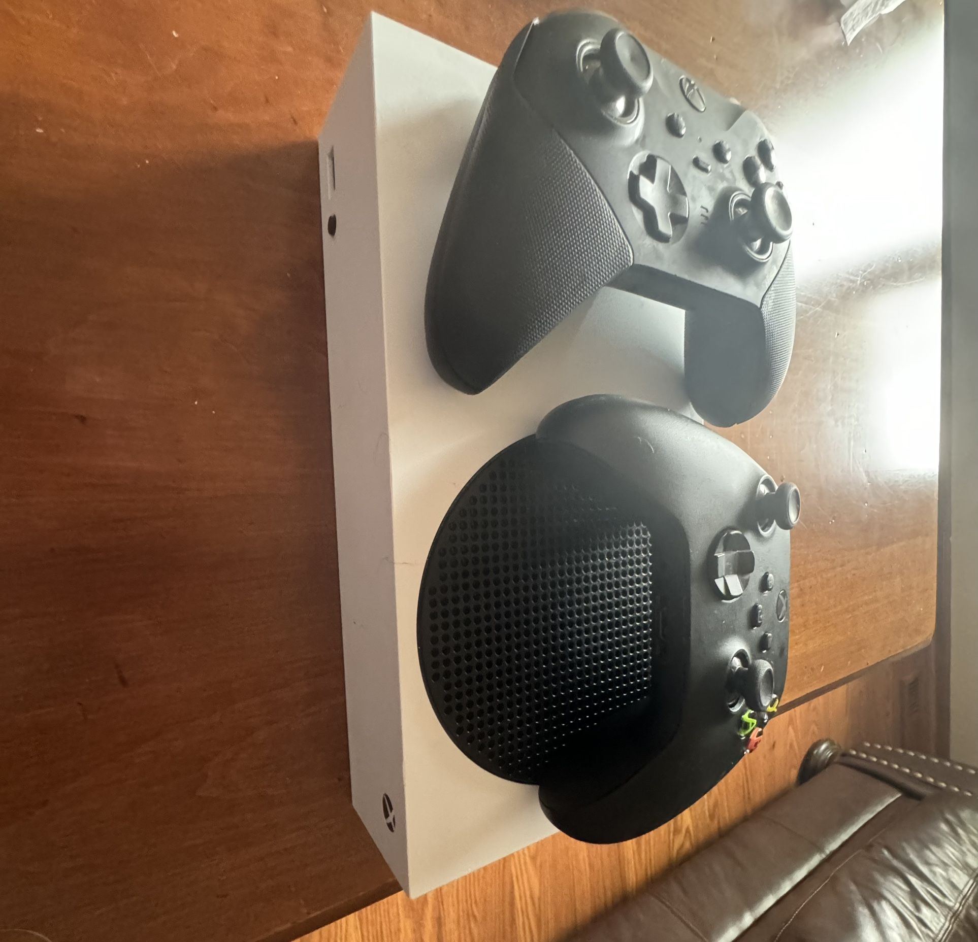 Xbox series S, Comes with Elite series 2 controller and extra controller 