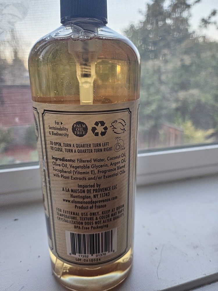 A La Maison Sweet Almond Body Wash – 25.36 fl oz (New)