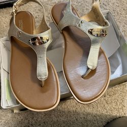 Michael Kors MK Plate Mini Logo Metalic Gold T Strap Thong Sandals, Size 8.5