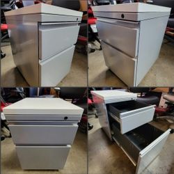 QTY. 100 HERMAN MILLER MOBILE PEDESTALS

W/ WHITE TOPS