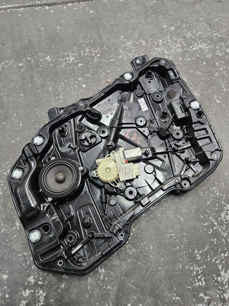BMW G20 Front Right Interior Door Panel With Speaker, Windows Motor And Window Support