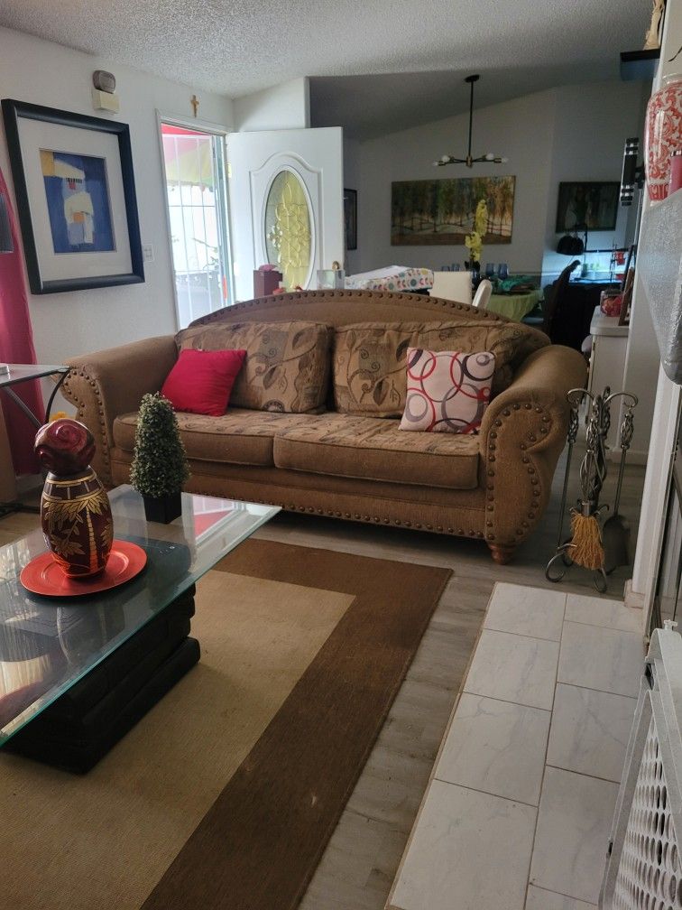 Living Room Furniture & Tables & Lamps