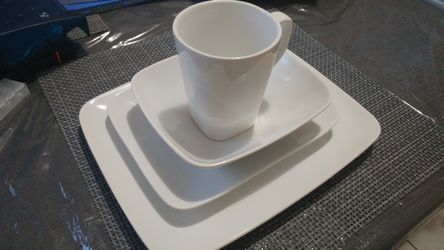 Brand new RECTANGULAR sized plates