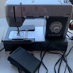 Singer Sewing Machine 