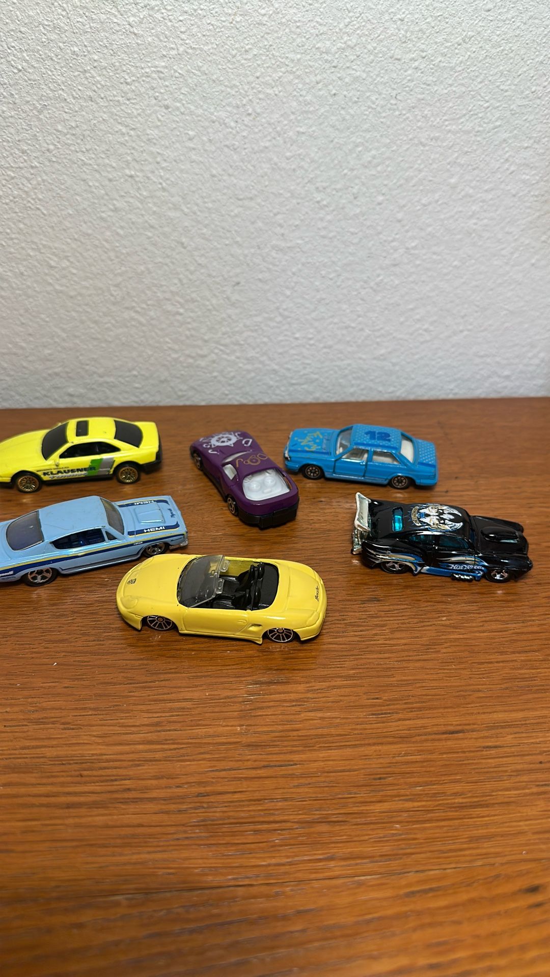 5 Hot Wheels & 1 Unbranded Diecast Car ( 6 ) Total