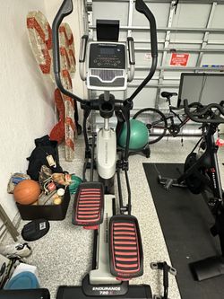 ProForm Endurance 720 E Elliptical machine
