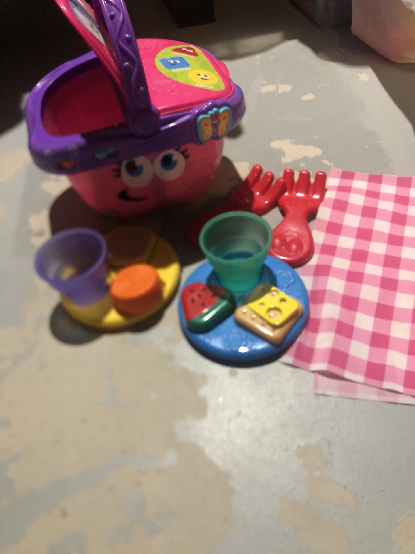 Leapfrog shapes Picnic Basket