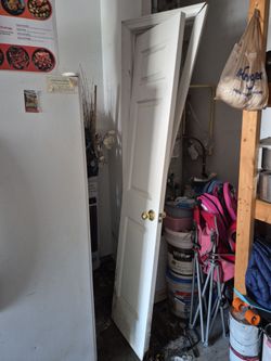 Free closet door