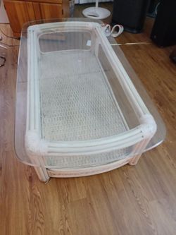 GLASS  COFFEE  TABLE