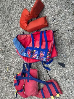 Various sizes life vests
