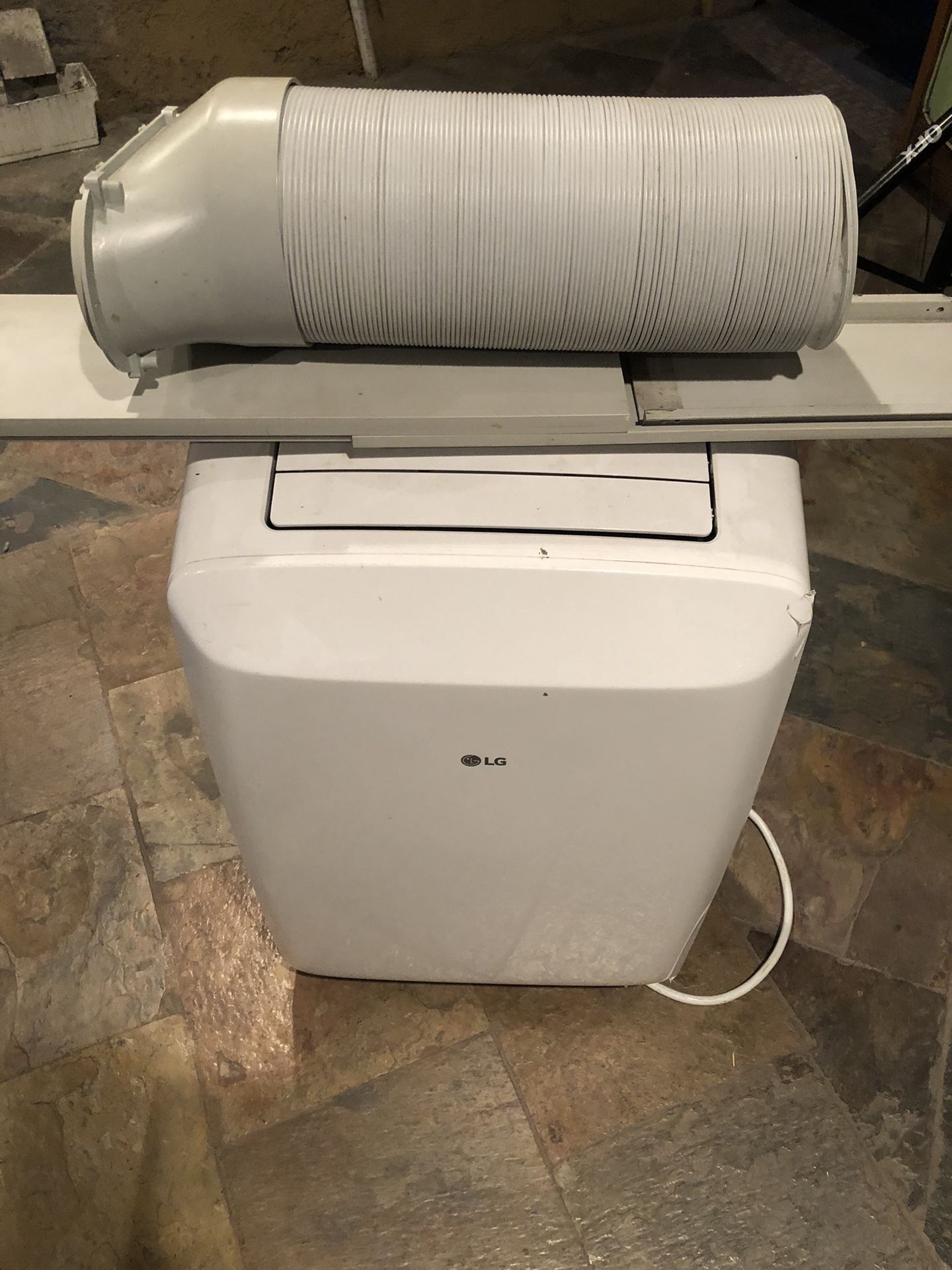 LG PORTABLE AC UNIT