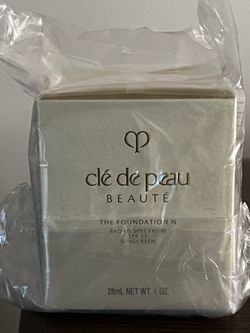 Clé De Peau BEAUTÉ Foundation O50 