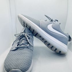 Nike Womens Roshe 2- Size 8