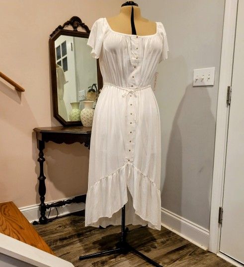 NEW 2X Long White Sloping Hemline Dress