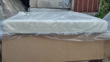 Tempurpedic King Size Mattress (Mattress Only)