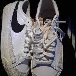 NIKE BLAZER 