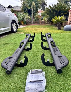Side steps (Nerf Bar style) featuring a 3-raised-step design, compatible with Chevy Silverado and GMC Sierra 1500 Crew Cab (2019–2026 models) and Chev