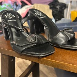 Black Heels Size 7 1/2
