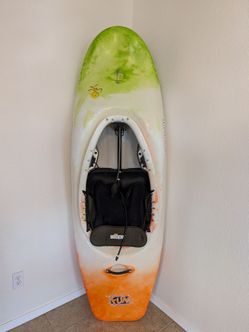 Kayak Jackson FUN mint condition lile New!