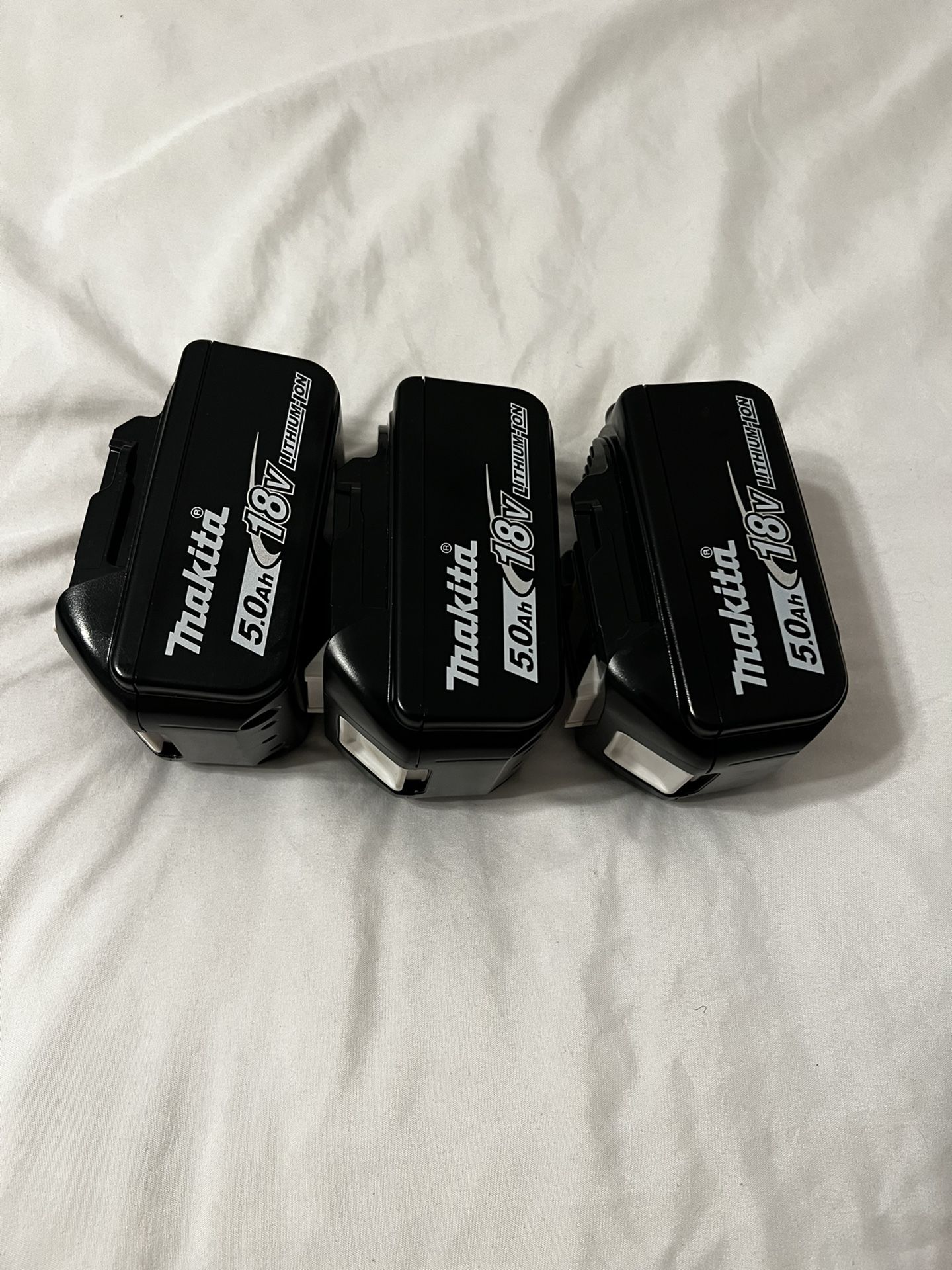 Baterías Makita Nuevas $65 Cada Una $65 Each