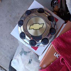 Chevy 8 Lug Hubcap (1) obo