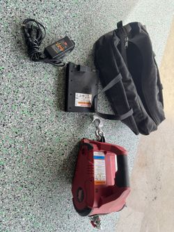 Warn CORDLESS 1000 LB PORTABLE WINCH 885005