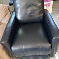 Nice Clean Comfortable Electric Recliner 