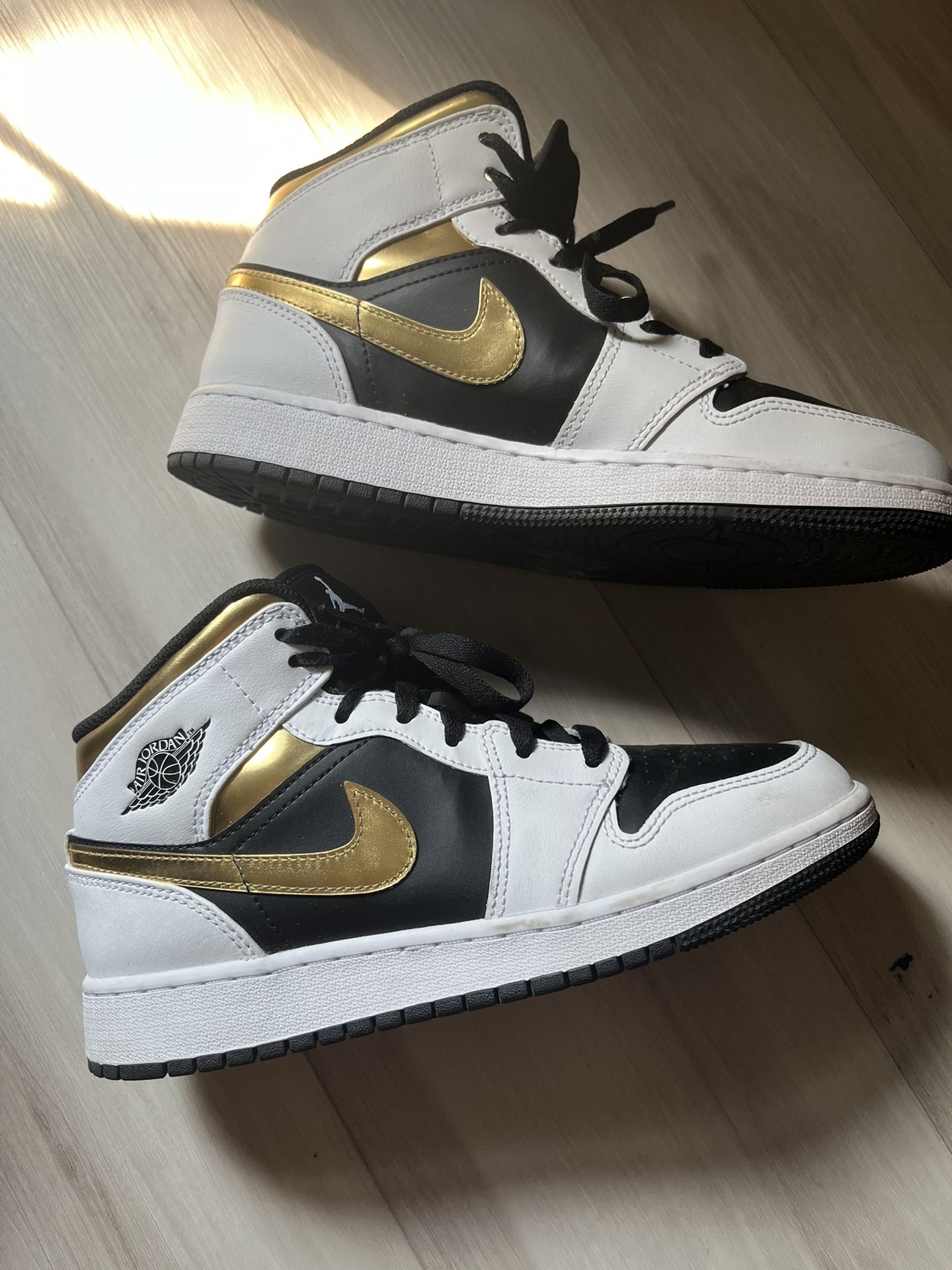 AIR JORDAN 1 MID
