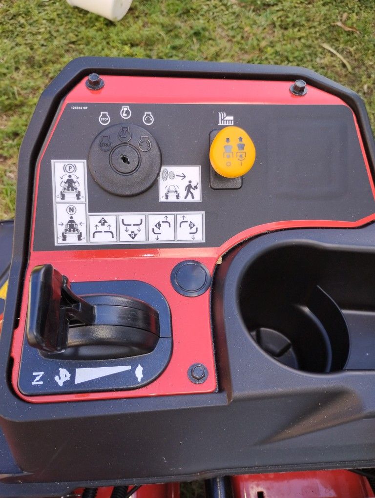 Z3200 Ride Mower Brand New Never Used Test Run Is Available 