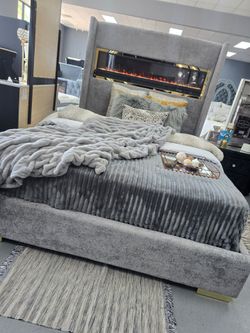 💥 Queen, King, Cal King Light Up Fireplace Bed Frames 💥 Furniture Sectionals Avail