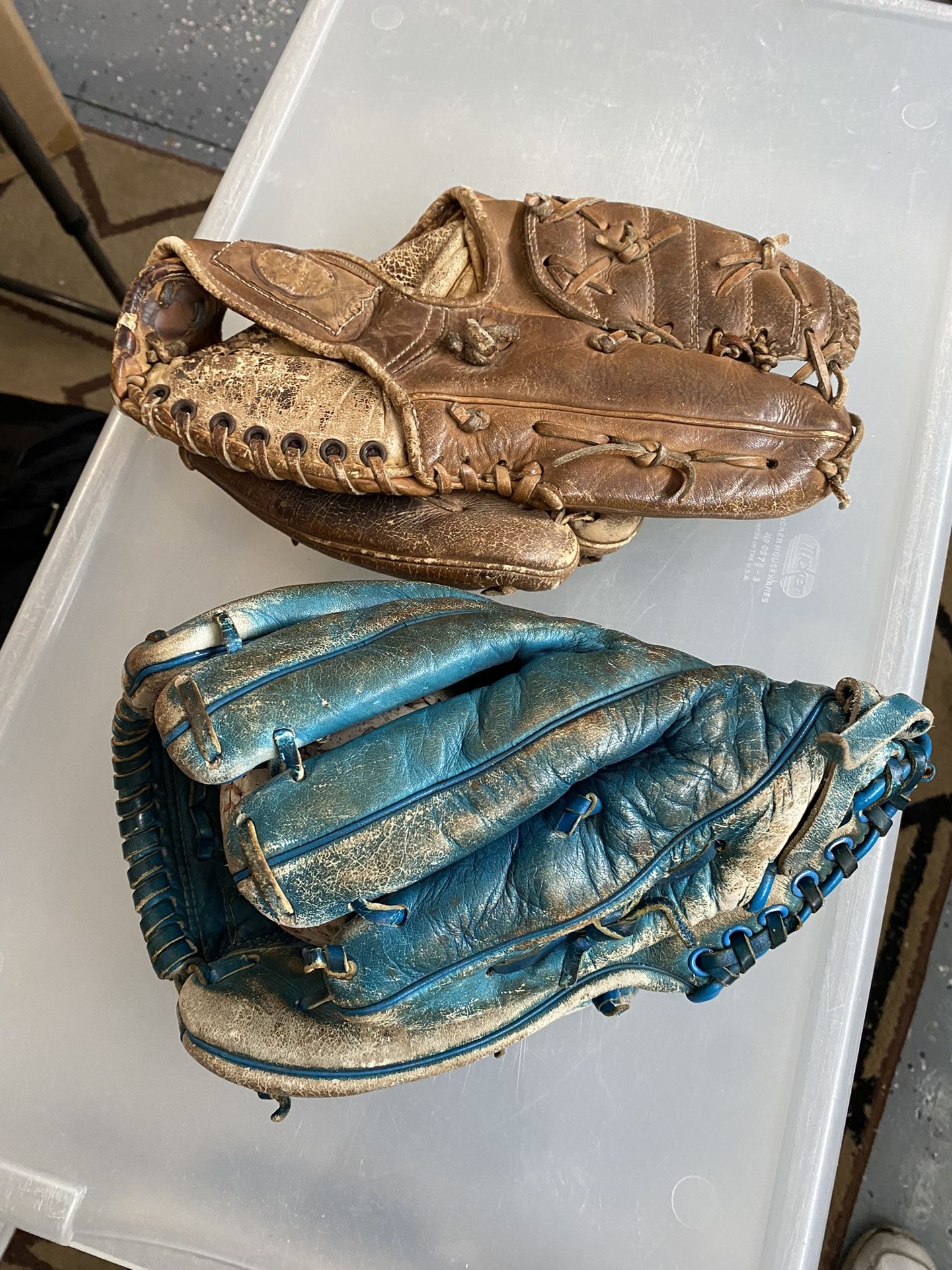 Softball glove 