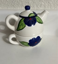 Stackable Teapot and Saucer