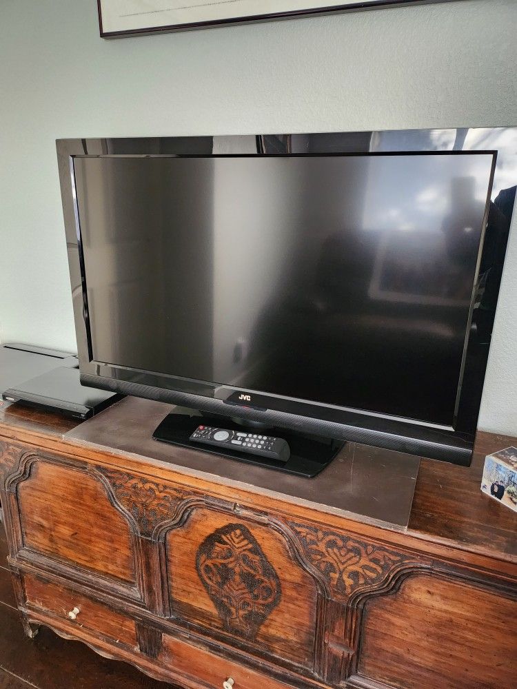 37in JVC Flat Screen TV