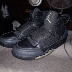 Mens JORDANS size 13.  
