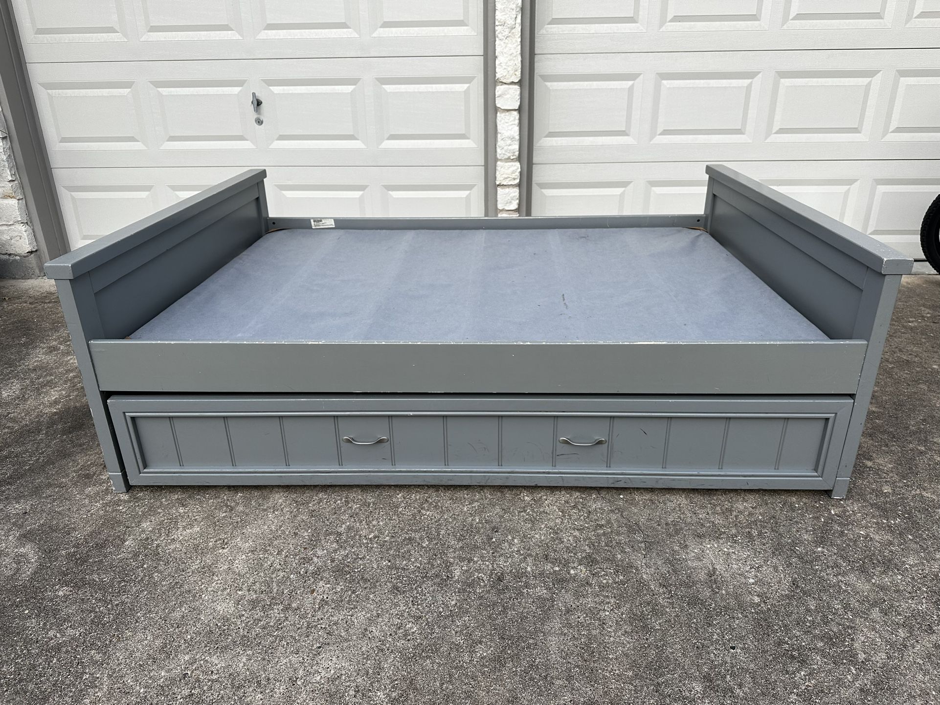 Full-size/double bed frame