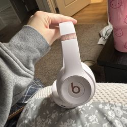 beats solo 4 (rose gold)