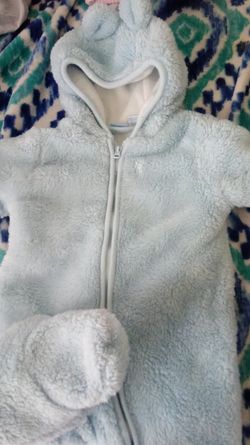 Like New! ..PLUSH, SOFT & WARM..6-9 Months Childrens Place brand
