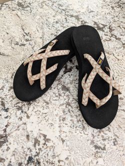 Women's Size 10 Teva Flip Flops With Beige & White Textile Straps
