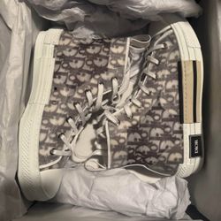 Dior B23