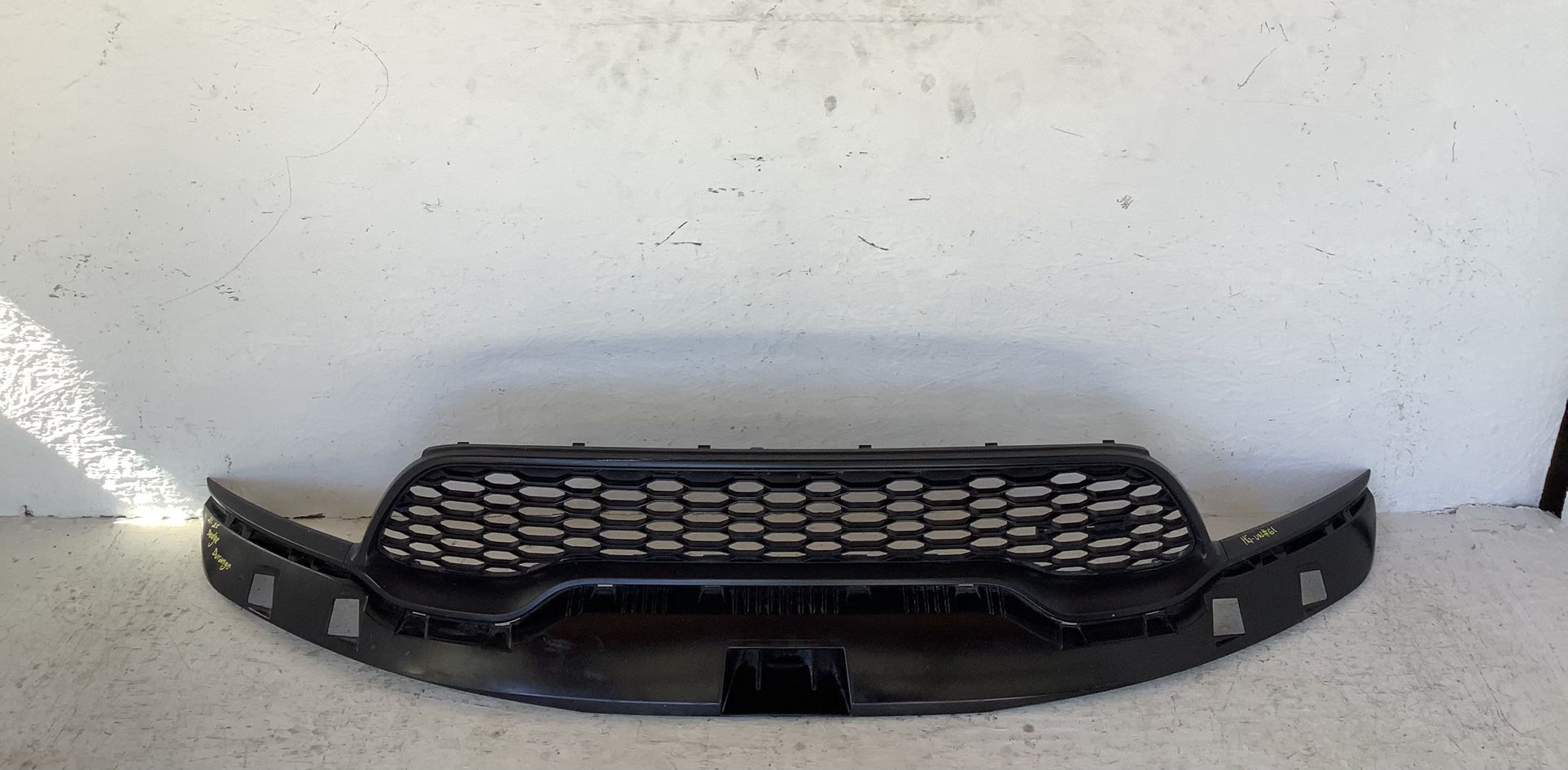 2021 2025 Dodge Durango upper grille (7W)