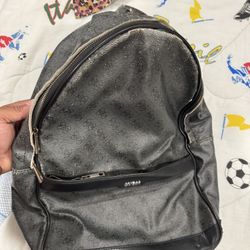 Guess Backpack 🎒 