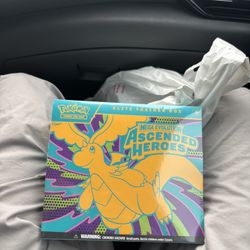 Pokémon Ascended Hero Elite Trainer Box 