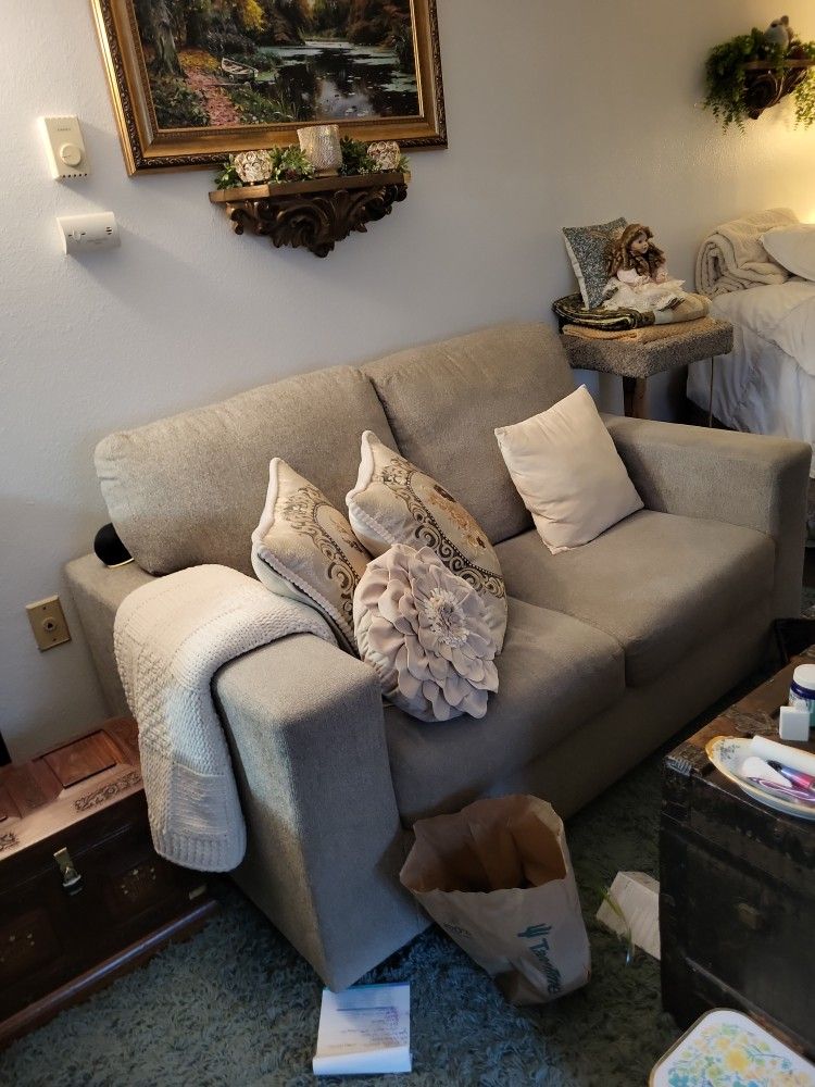 Loveseat 