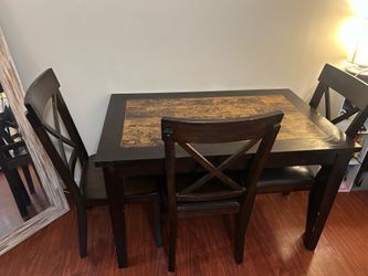 Table with 3 chairs