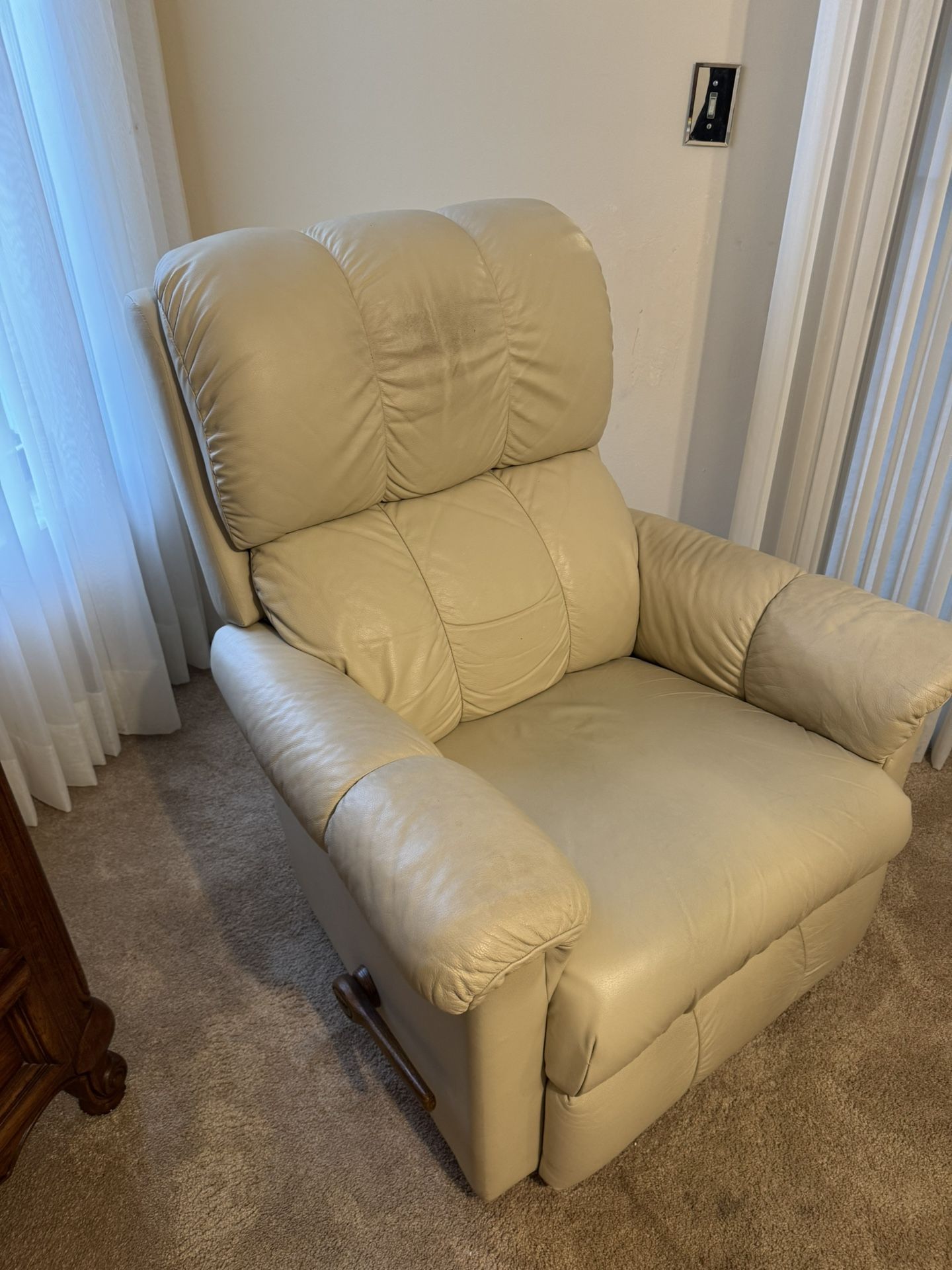 Lazy Boy Cream Recliner