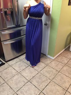 Royal blue dress. Evening gown elegant rhinestone size 13. It runs small. My daughter weighs about 135. But it's stretchy